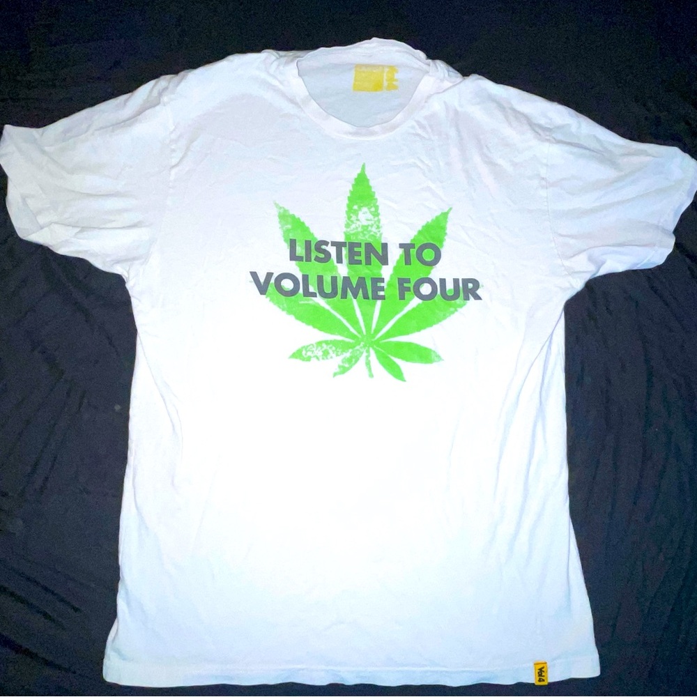 Listen to vol.4 sweet leaf large tee shirt